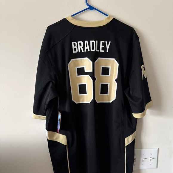 Nike Black and Gold Men's Jersey - Picture 7 of 7